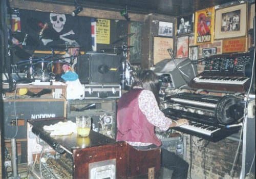 Live performance - 10